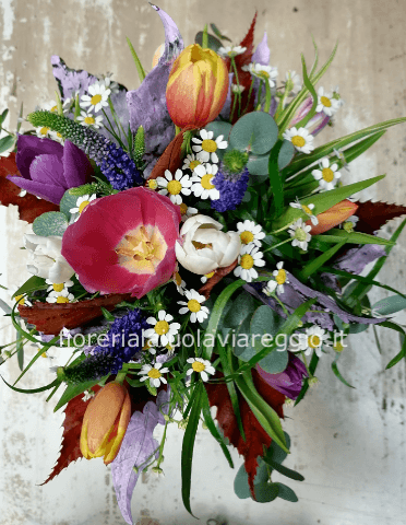 Bouquet di tulipani e fiori MISTI