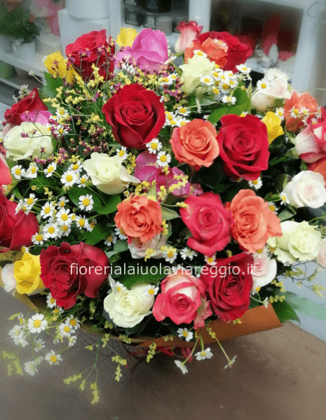 Bouquet di rose colori assortiti.